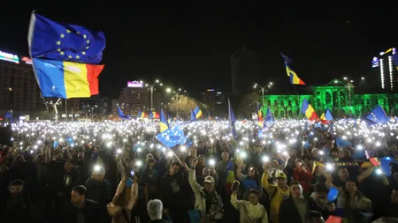 Miting cu peste 10.000 de români în Piața Victoriei: „Europa ne unește, extremismul ne lovește”. Susținătorii lui Călin Georgescu, identificați de jandarmi în zona manifestației FOTO + VIDEO