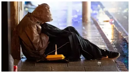 Un român cu salariu de 4.000 de euro a ajuns să doarmă pe străzi. Cum este posibilă situația incredibilă