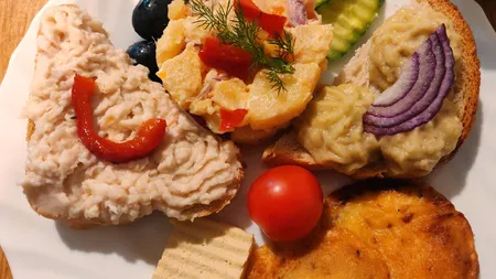Românii caută meniuri de post în restaurante. Cât costă un burger vegetarian sau o ciorbă de legume în postul Paștelui
