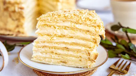 Secretul unui tort Napoleon fără coacere. Irezistibil și ușor de pregătit