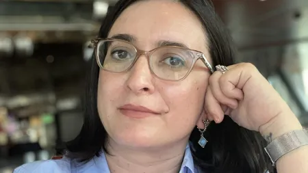 Două adolescente, inclusiv fiica adoptivă a victimei, au fost acuzate de crimă după ce o româncă stabilită în SUA a fost găsită înjunghiată într-o casă de vacanță din Washington City