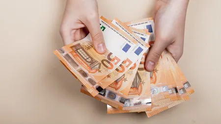 O familie care beneficia de ajutor social a primit peste 3.000 de euro în plus. Autorităţile au cerut să restituie banii. Ce a decis instanţa