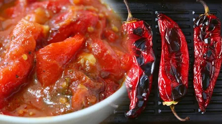 Mâncărică de ardei copți cu roșii și usturoi. Rețeta delicioasă fără carne pe care trebuie să o încerci până la Paște