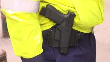 Polițist din Bistrița, împușcat din greșeală de un coleg. Victima a fost transportată de urgență la spital