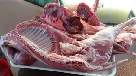 Paște 2025. ”Capcana” pe care o ascunde carnea de miel vândută cu 10 lei kilogramul. ANSVA avertizează!