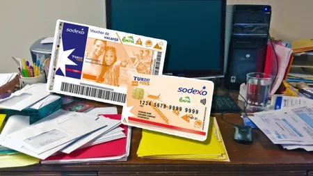 DOCUMENT Persoanele care primesc vouchere de vacanţă trebuie să semneze că vor cheltui din buzunarul propriu încă pe atât