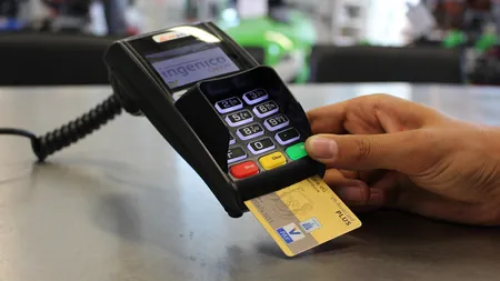 Dispar banii cash? Magazinele și barurile din Austria au început să nu mai accepte numerarul. Ce se întâmplă în România