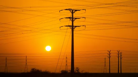 Distribuitorii de energie ar vrea bani în plus pe factura de curent, pentru a putea face investiții. Reacția ANRE