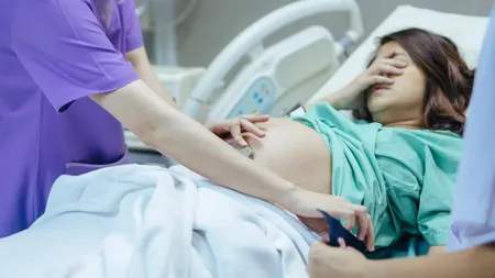 Femeie gravidă din Iași, ținută nemâncată timp de 30 de ore și trimisă acasă. Medicii au anulat operația fără a oferi explicații