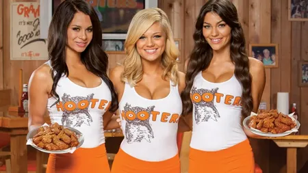 Lanţul american de restaurante Hooters intră în faliment. Care este motivul decăderii legendarei companii
