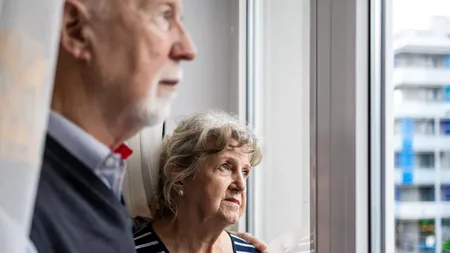O nouă escrocherie care îi ţinteşte pe pensionari. Atenţie la aceste mesaje, nu răspundeţi niciodată!