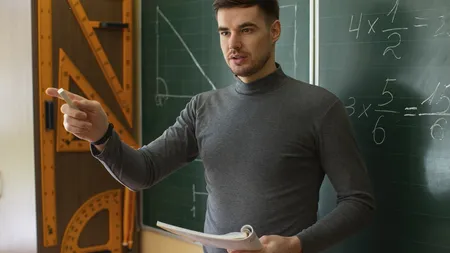 Cum vor fi plătiți profesorii în 2026. În ce constă măsura care stârnește controverse și ce impact va avea asupra educației