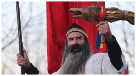 Stegarul dac a fost plasat în arest la domiciliu, după protestul din copac de la Arestul Central