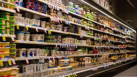 Produsul plin de chimicale din comerț. Este ușor de făcut în casă și mult mai sănătos