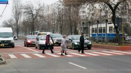 Cod rutier 2025. E obligatoriu să faci asta la trecerile de pietoni!