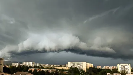 Prognoza meteo. Se depune strat de zăpadă la munte, ANM anunţă inversiune termică după cupola de foc din ultimele zile