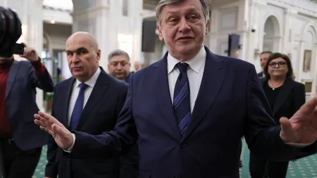 Alegeri prezidențiale 2025. Crin Antonescu, la sediul de campanie: ”Sunt dornic de noi aventuri. Nu mi-e teamă”