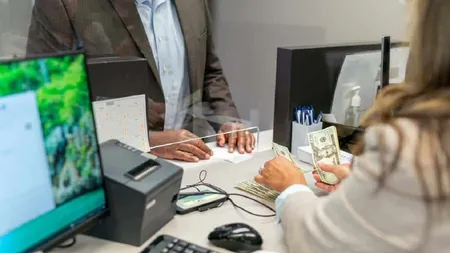 Cine sunt fericiții beneficiari ai salariului minim crescut începând de azi, 1 mai 2025