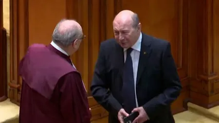Traian Băsescu și Emil Constantinescu, prezenți la ceremonia de învestire a lui Nicușor Dan. Detaliul care a atras atenția celor prezenți