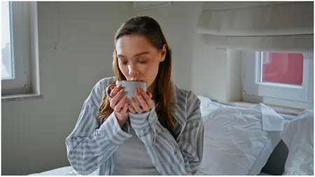Băutura naturală care te ajută să dormi. Face minuni dacă este consumată cu 30 de minute înainte să te pui la somn