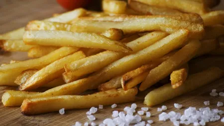 Cum prepari cei mai delicioși cartofi prăjiți. Ingredientul din bucătărie care face diferența