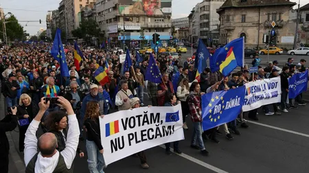 Manifestație pro-Europa în Capitală cu peste 10.000 de români: „Rusia, nu uita, România nu-i a ta!”