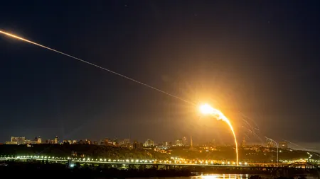 Ucraina continuă atacurile cu drone asupra Moscovei, cu o zi înainte de parada lui Putin. Aeroporturile din capitala rusă au fost închise