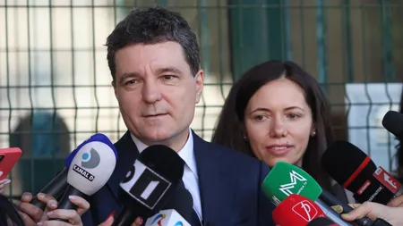 ALEGERI PREZIDENȚIALE 2025. Nicușor Dan, cu soția de mână la vot: Am votat pentru mulţi oameni tăcuţi, cinstiţi, muncitori, pe care nu i-a reprezentat nimeni până acum