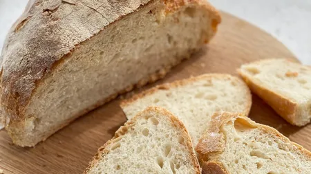 Rețetă. Pâine de casă ca la țară, cu coajă crocantă și miez pufos
