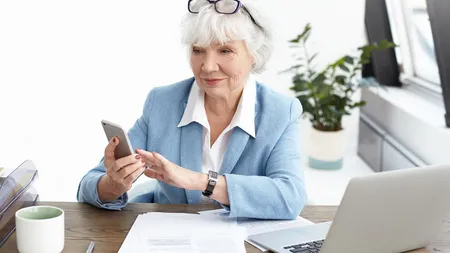 Dificil, dar nu imposibil. Ce soluții bancare au la dispoziție pensionarii care vor un credit