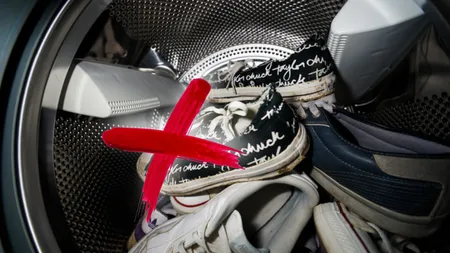 Uită de mașina de spălat! Descoperă cum îți poți curăța perfect adidașii. Lucrurile de care trebuie să ții cont pentru a arăta ca noi