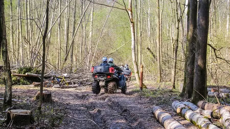Accident grav cu ATV-ul într-o pădure din Iași. Un afacerist a murit după ce s-a răsturnat într-o râpă