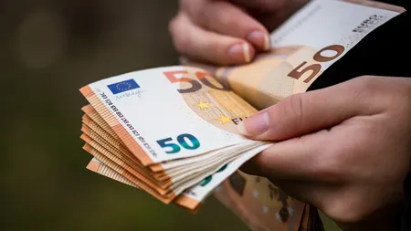 Aproape 15.000 de români vor primi de la stat vouchere de peste 20.000 de euro. La ce pot fi folosiți banii