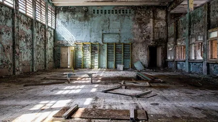 Colosul industrial, cu mii de angajați în comunism, a ajuns o ruină. Hoții fură pe capete din fabrică
