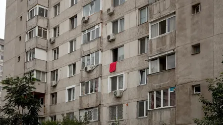Povara financiară care cade pe umerii proprietarilor de locuințe construite înainte de 1990. Mulți vor avea nevoie de împrumuturi la bănci ca să remedieze problemele din case