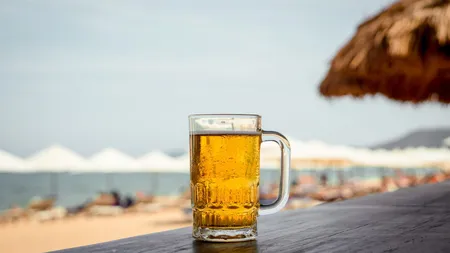 Turiştii au crezut că e o gluma. Cât costă o bere la draft în Eforie Nord
