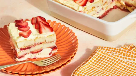 Rețetă de tiramisu cu căpșuni pe care trebuie să o încerci. Un desert parfumat și gustos