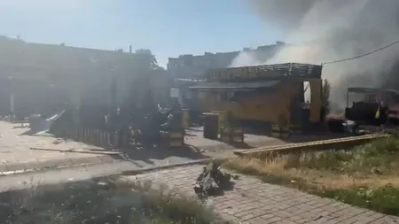Război în Ucraina: Dronele ruseşti au lovit un centru comercial, 50 de magazine şi 300 de apartamente au fost avariate