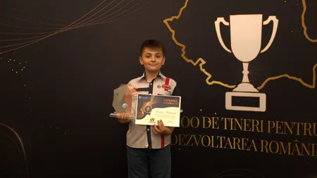 Karlos Tănăsucă, micul geniu din Iaşi abandonat de mamă la 2 ani, poate rezolva un exercițiu cu 70 de termeni în doar 0,5 secunde.
