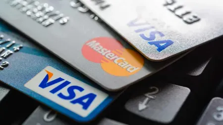 Românii care primesc minimum 650 de lei direct pe card în 2025. Plafonul maxim al ajutorului este de 1.200 de lei