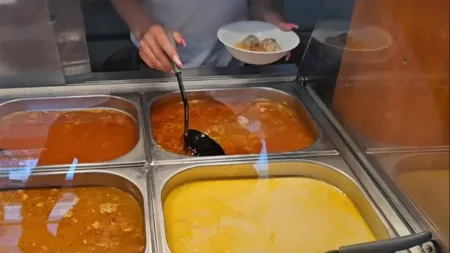 Ce a primit un vlogger care comandase ciorbă cu perișoare într-un local de pe litoral. ”Ați mânca așa ceva?”