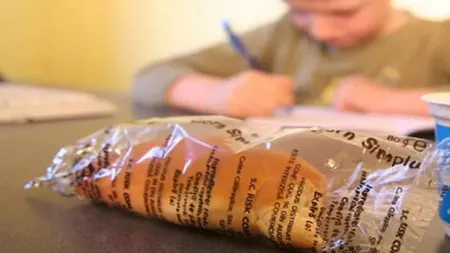Programul „Cornul și laptele” vine cu prețuri și reguli noi. Cât plătește statul pentru hrana elevilor
