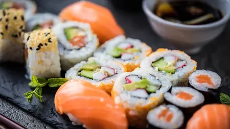 Ți-e poftă de sushi? Vezi peştele care e plin de omega-3 și care te „hrănește” cu mercur