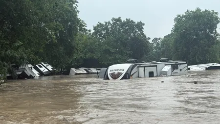 Prăpăd după inundațiile apocaliptice din Texas. Cel puțin 51 de persoane au murit și zeci sunt date duspărute VIDEO