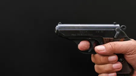 Un bărbat de 49 de ani din Galați și-a împușcat concubina surdomută, după o neînțelegere. A fost arestat preventiv pentru 30 de zile