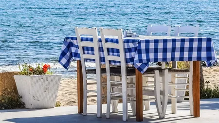 Nota de plată uriașă pe care a primit-o o turistă într-un restaurant din Mykonos. Până și condimentele sunt taxate separat