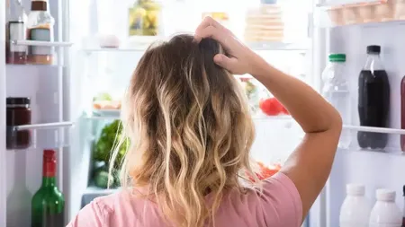 De ce este bine să pui o bucată de hârtie în frigider. Trucul care îţi reduce factura la curent şi îţi menţine produsele proaspete