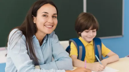 Plata profesorilor va fi bazată pe performanță - studiu de caz: cinci niveluri de evaluare stabilite de fiecare unitate de învățământ