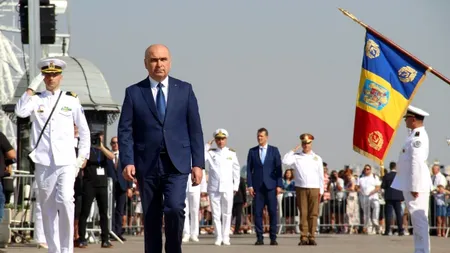Huiduieli și fluierături înainte discursului premierului Bolojan de Ziua Marinei: ”Suntem cu toții aici în semn de respect pentru Marina Română”