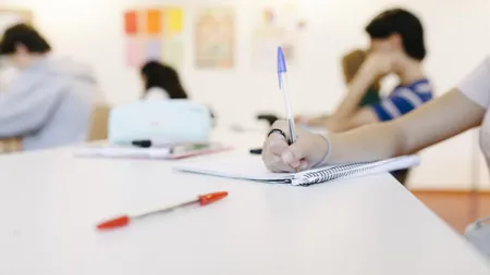 În ciuda avertismentelor specialiştilor, o materie de liceu este pe cale să fie eliminată din programa românească